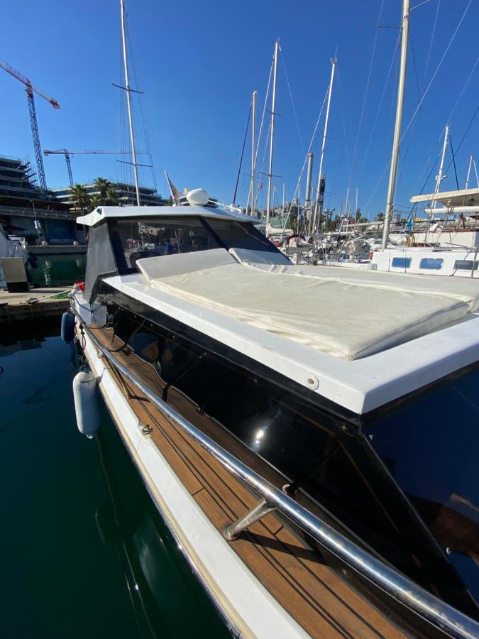 Laura Boat Hotel Sant Adrià de Besòs Exterior foto